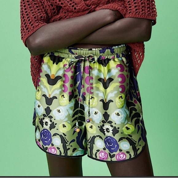 Zara satin floral shorts - Picture 2 of 9